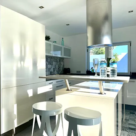 Grey By Vulcano Homes ヴィラ