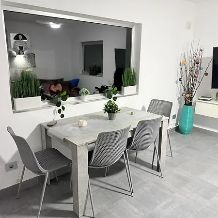 Grey By Vulcano Homes ヴィラ